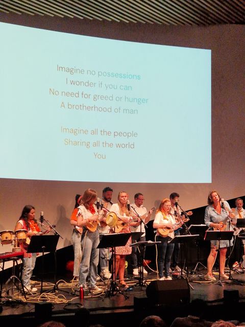 « Imagine », paroles à l'écran pour chanter tous ensemble